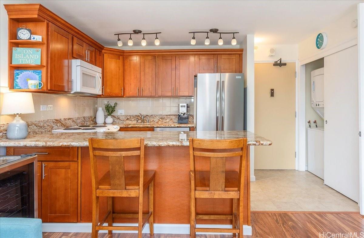 Four Paddle condo # 1712, Honolulu, Hawaii - photo 4 of 25