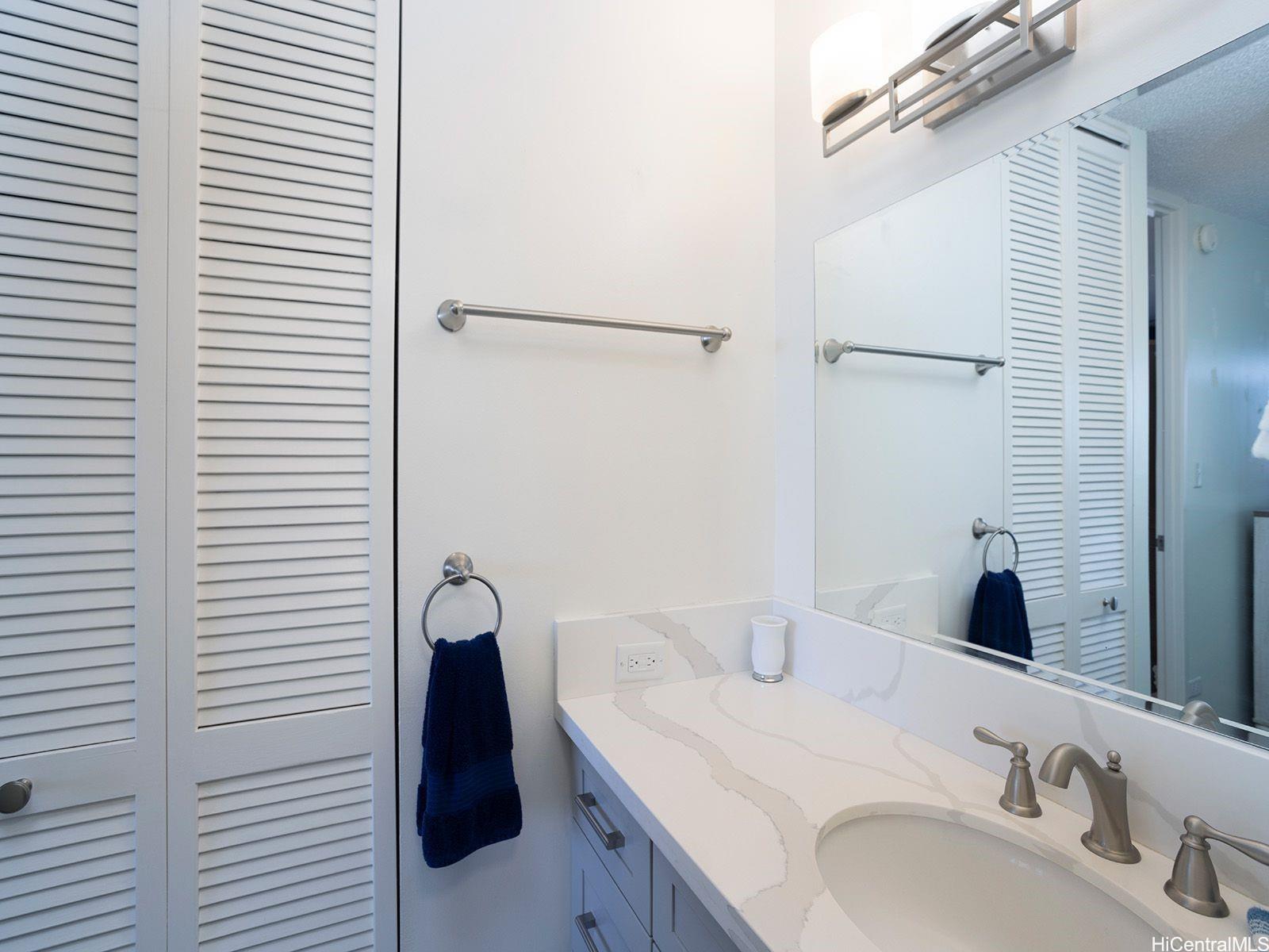 Four Paddle condo # 1908, Honolulu, Hawaii - photo 5 of 19