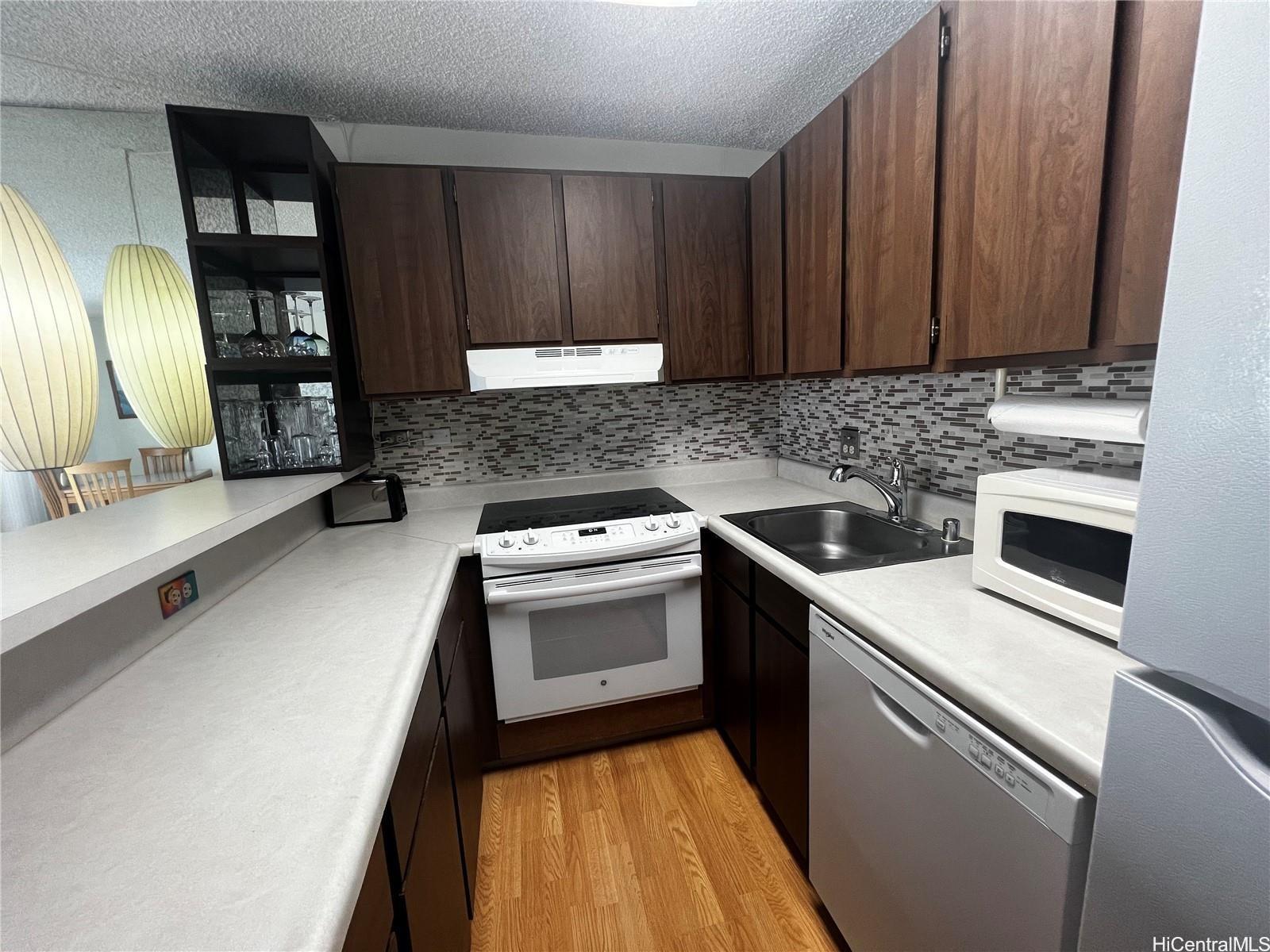 Four Paddle condo # 1912, Honolulu, Hawaii - photo 3 of 12