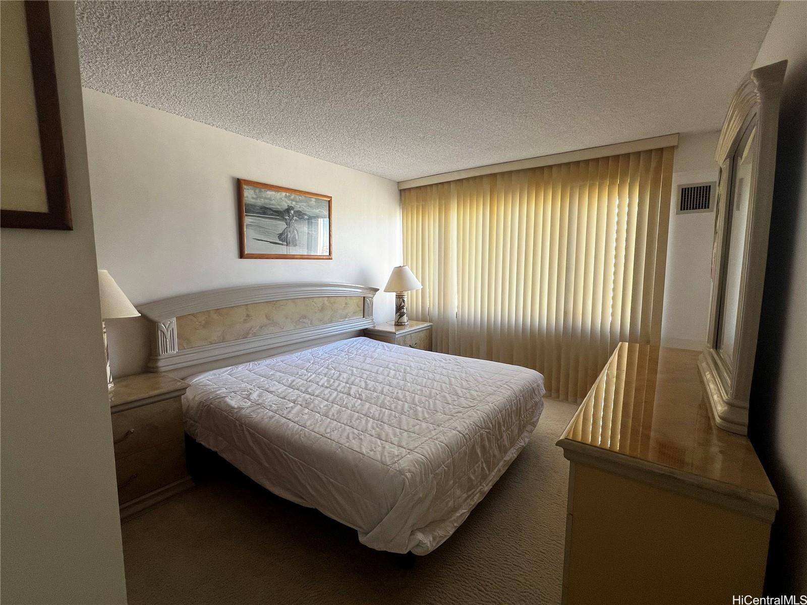 Four Paddle condo # 1912, Honolulu, Hawaii - photo 4 of 12