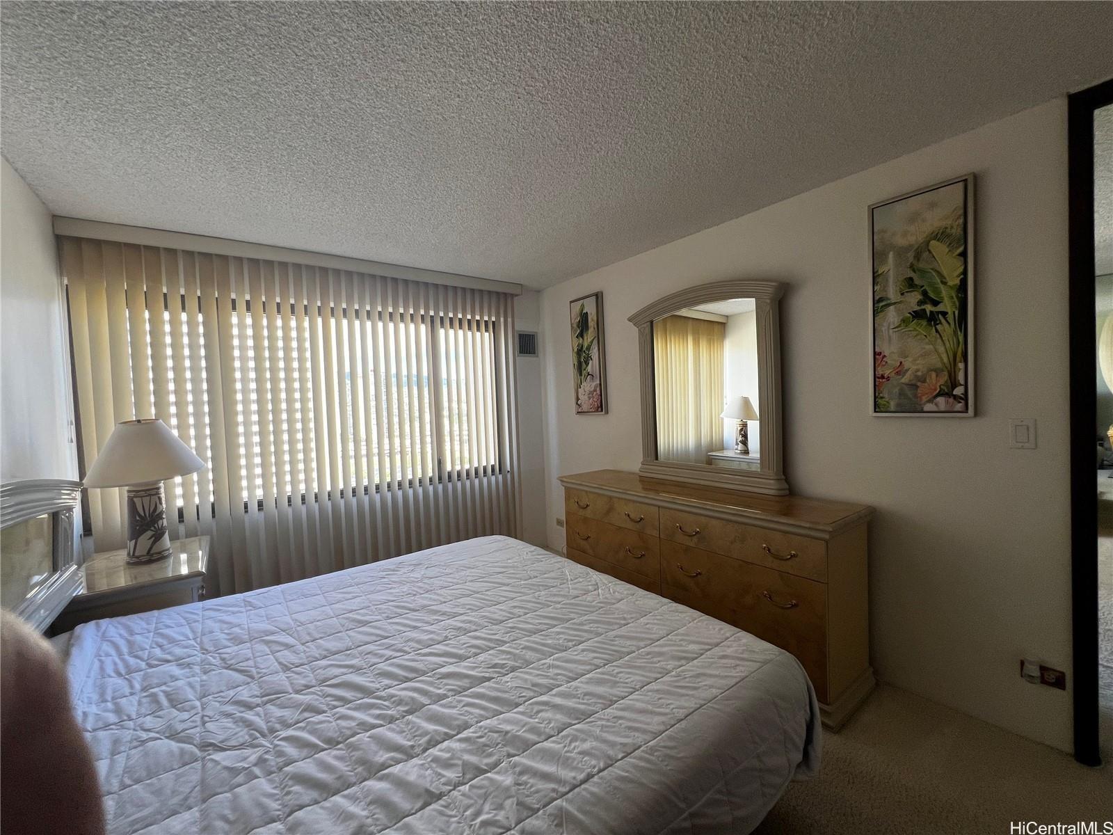 Four Paddle condo # 1912, Honolulu, Hawaii - photo 5 of 12