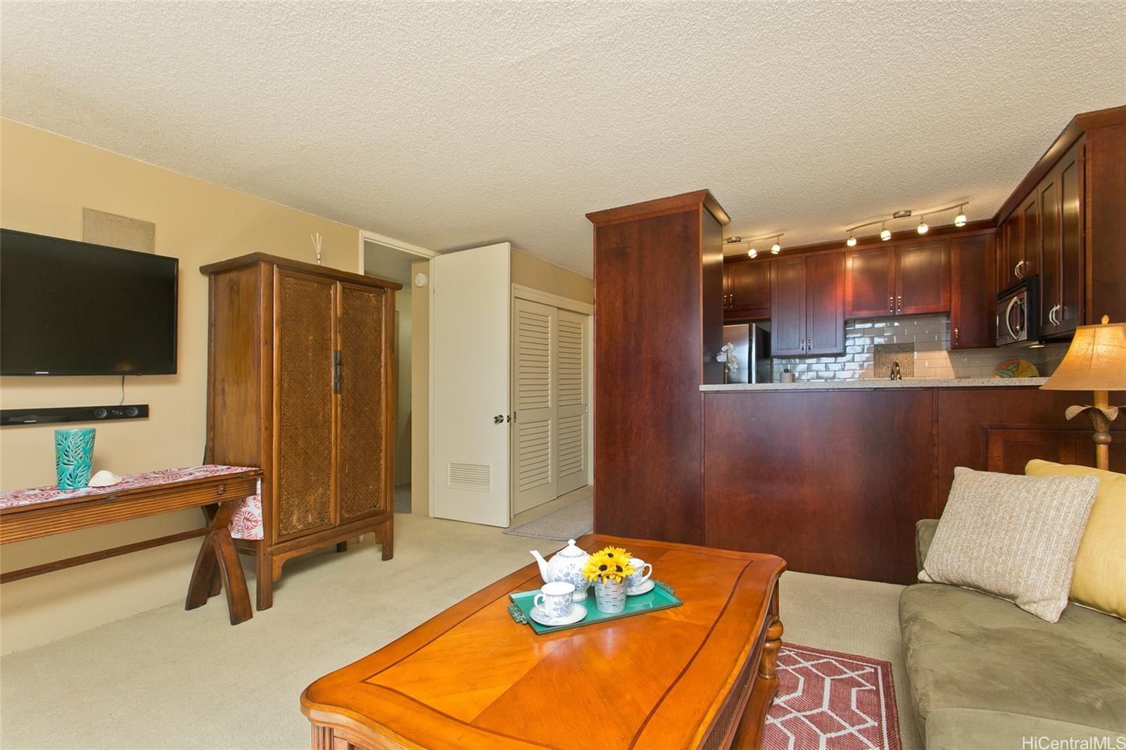 Four Paddle condo # 2007, Honolulu, Hawaii - photo 4 of 16