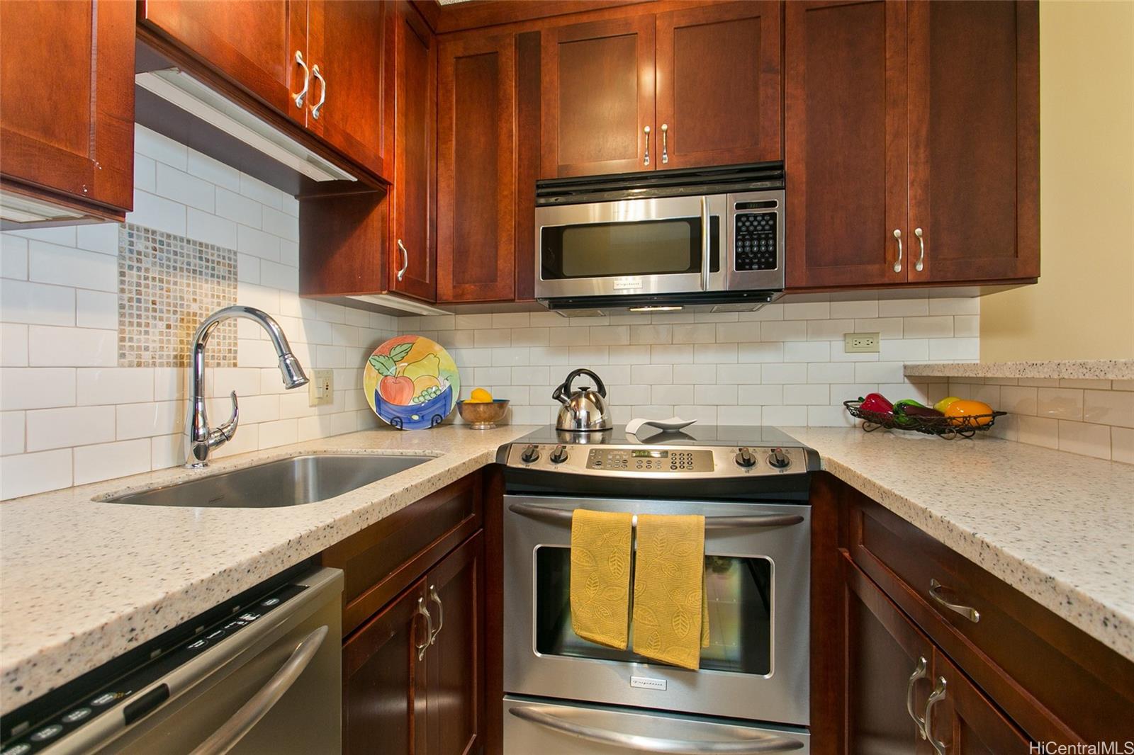 Four Paddle condo # 2007, Honolulu, Hawaii - photo 5 of 16