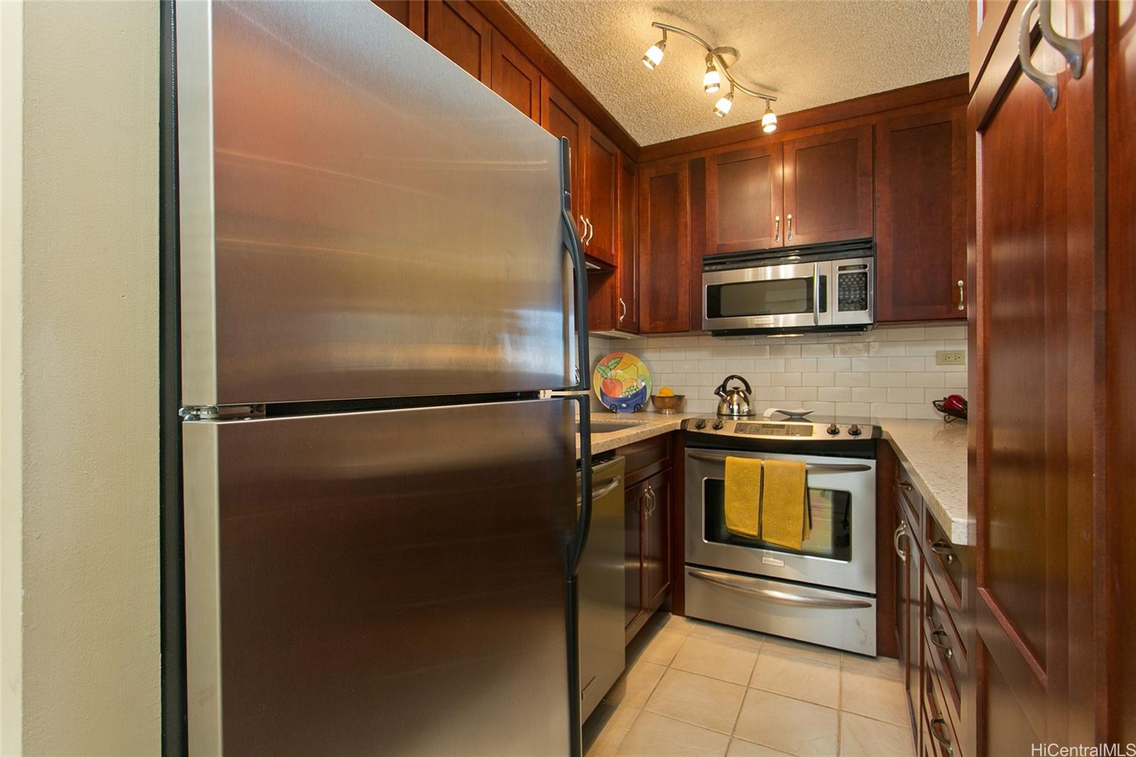 Four Paddle condo # 2007, Honolulu, Hawaii - photo 6 of 16