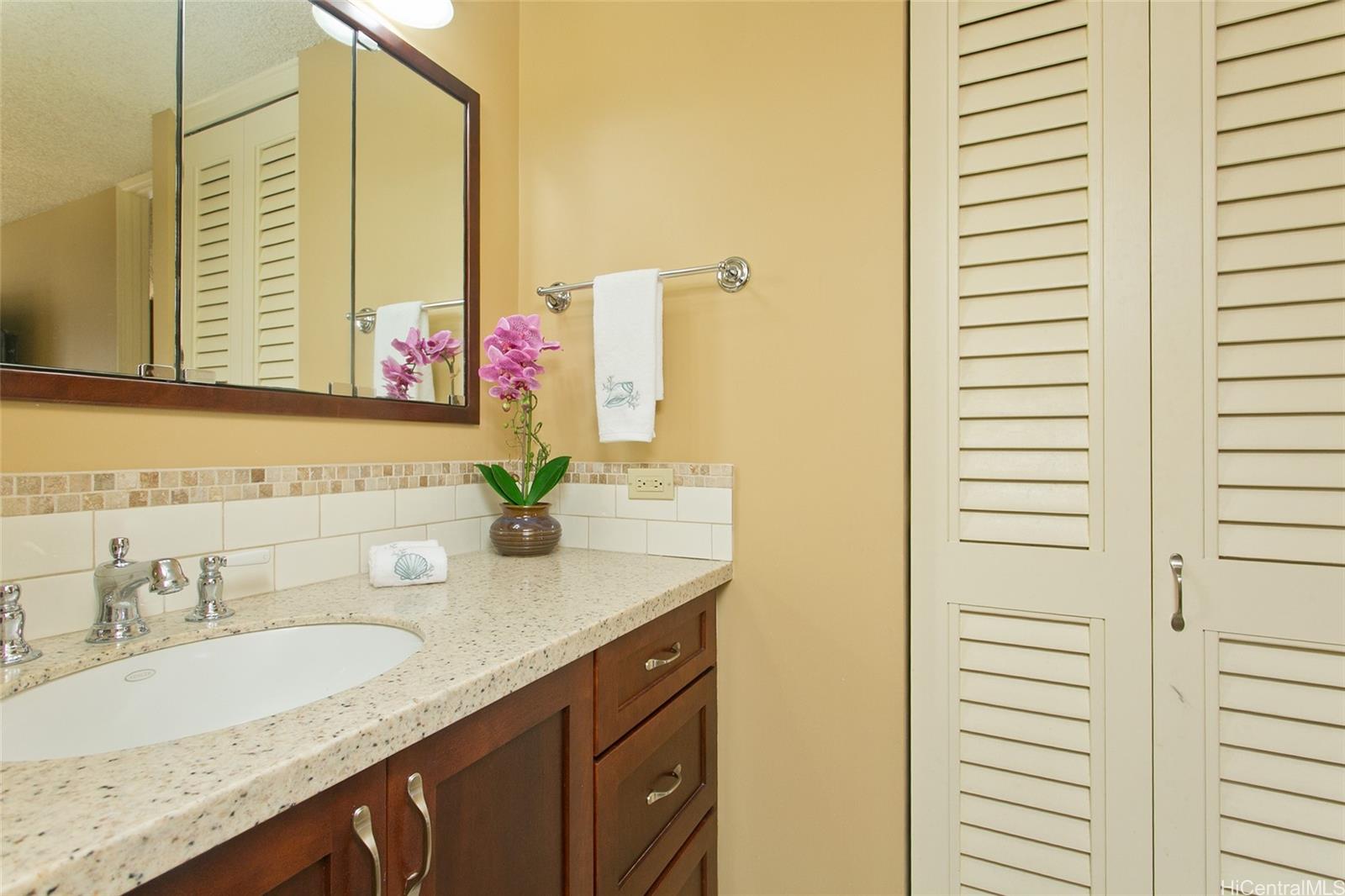 Four Paddle condo # 2007, Honolulu, Hawaii - photo 9 of 16