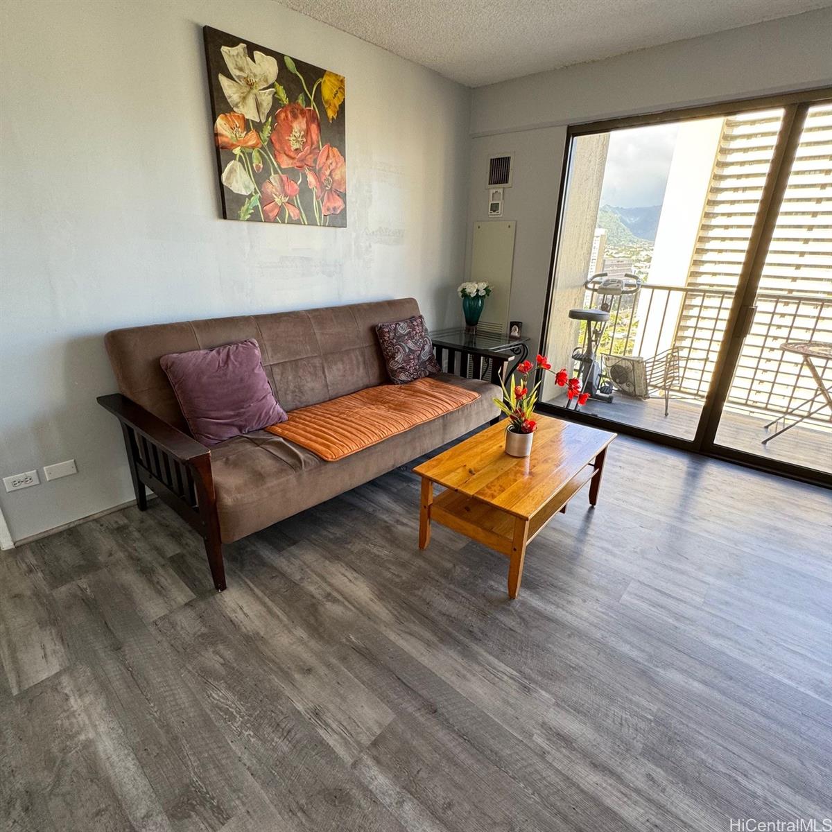 2140 Kuhio Ave Honolulu - Rental - photo 2 of 14