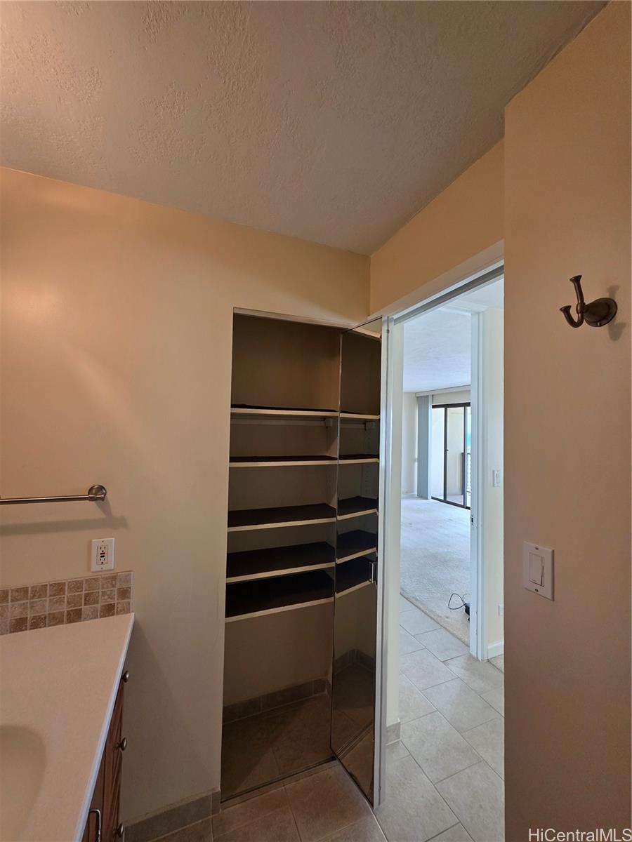 2140 Kuhio Ave Honolulu - Rental - photo 4 of 9