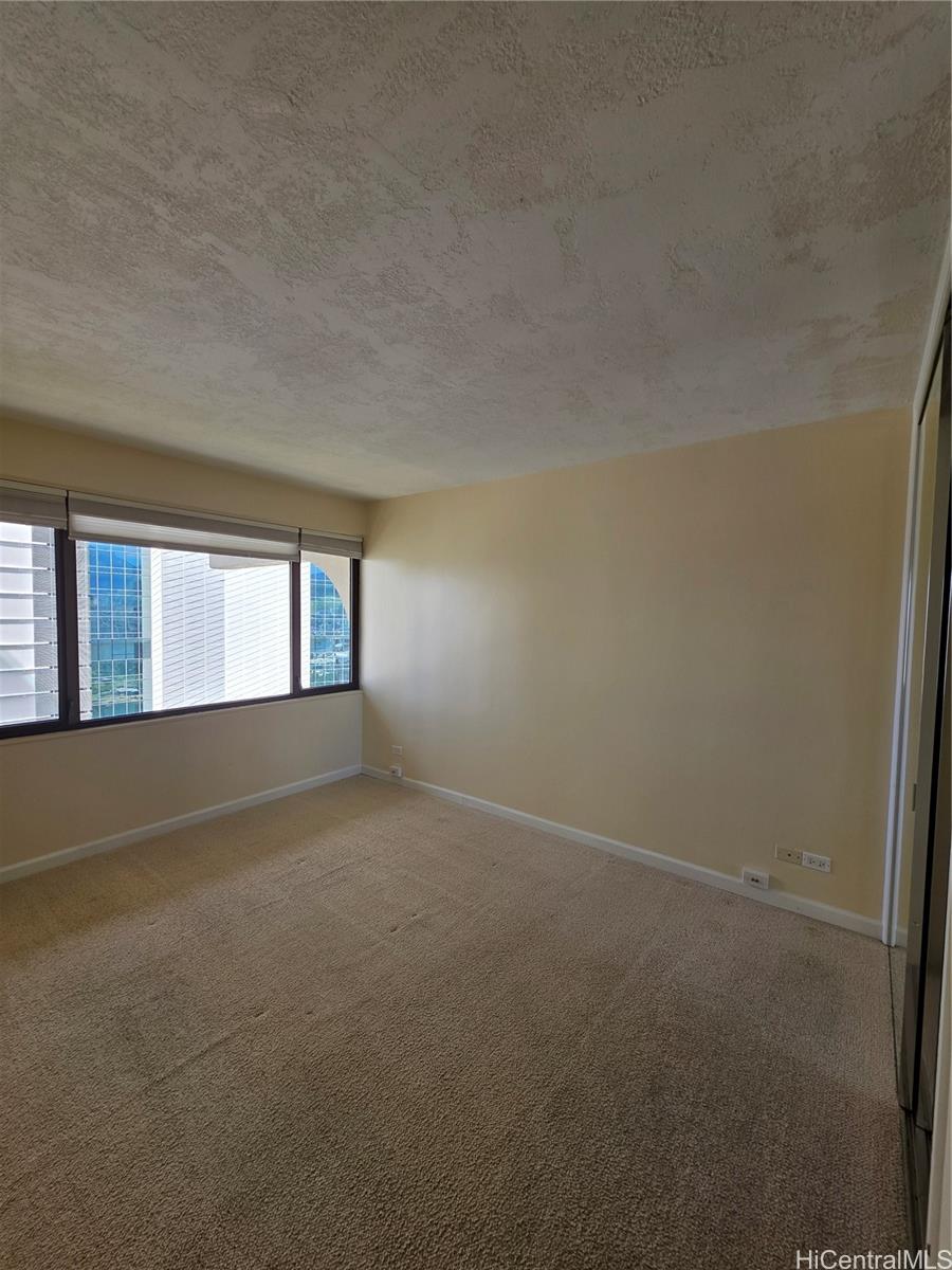 2140 Kuhio Ave Honolulu - Rental - photo 5 of 9
