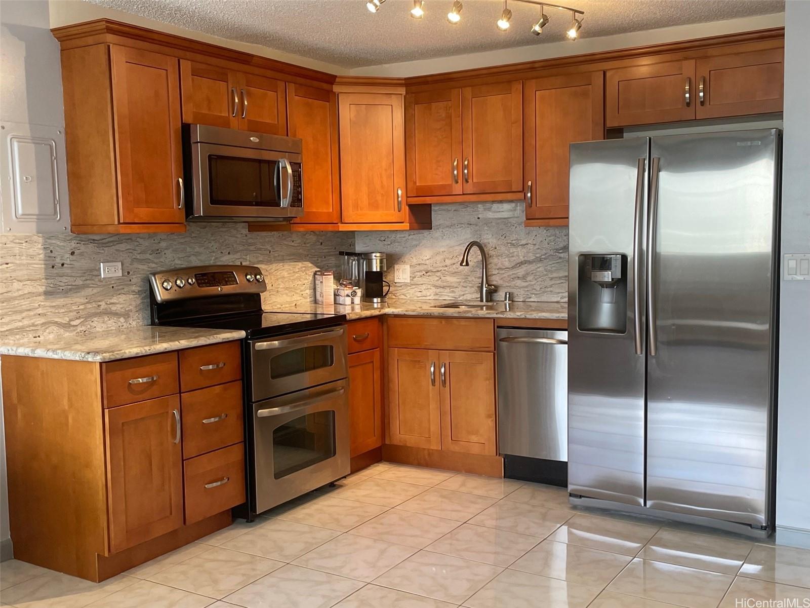 2140 Kuhio Ave Honolulu - Rental - photo 3 of 18