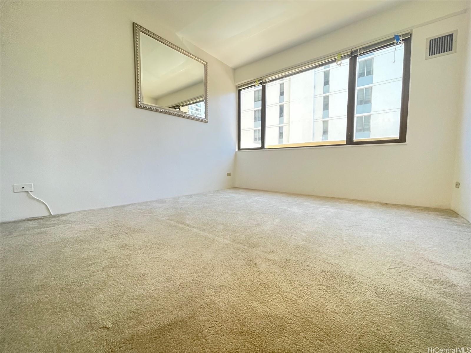 2140 Kuhio Ave Honolulu - Rental - photo 5 of 18