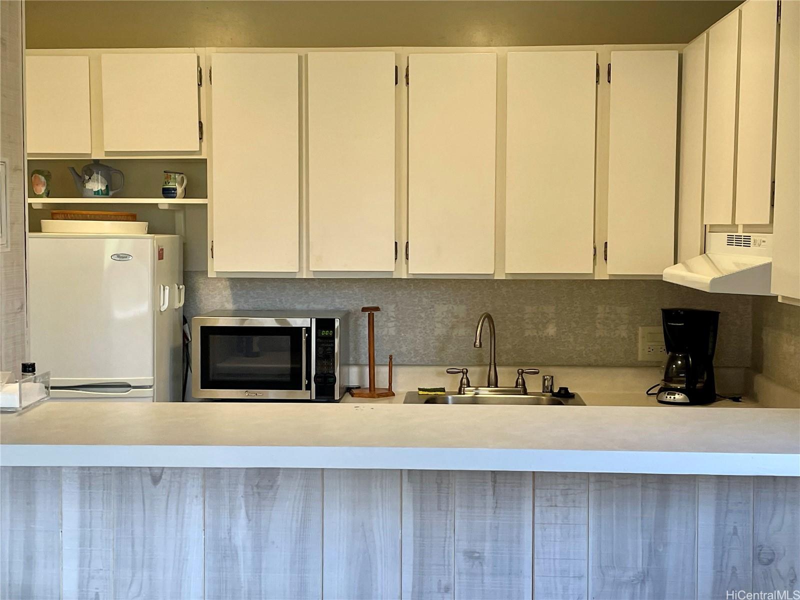 Four Paddle condo # 509, Honolulu, Hawaii - photo 3 of 15