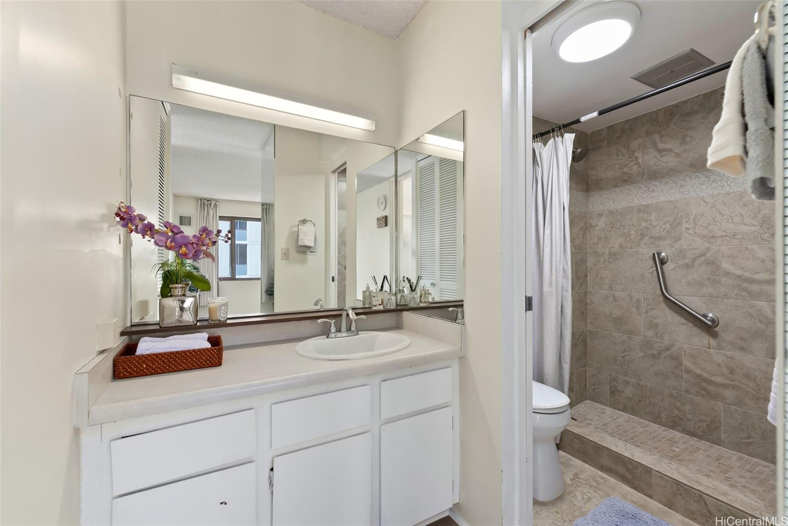 Four Paddle condo # 801, Honolulu, Hawaii - photo 14 of 25