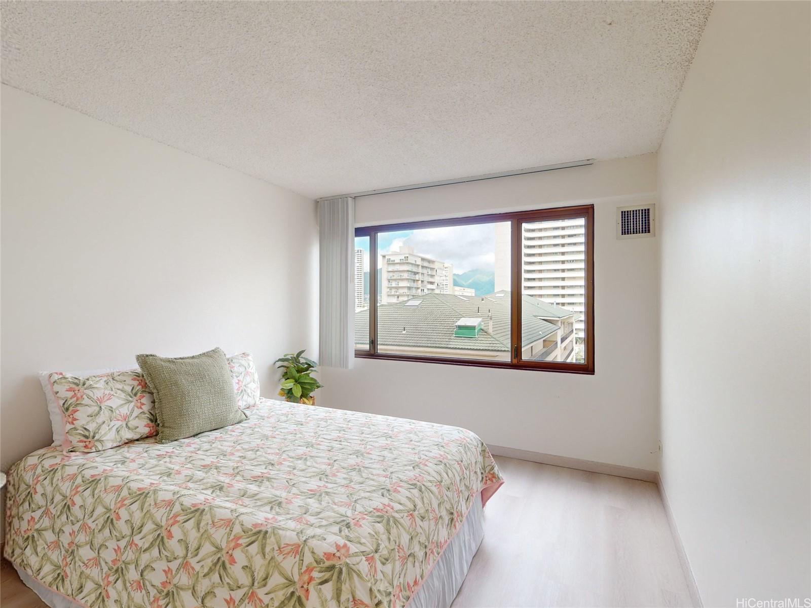 Four Paddle condo # 812, Honolulu, Hawaii - photo 7 of 21