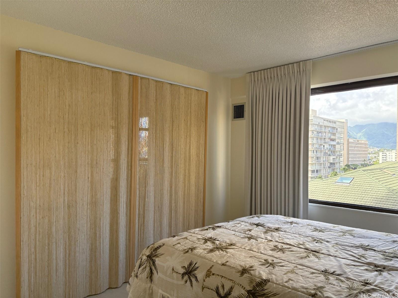 Four Paddle condo # 911, Honolulu, Hawaii - photo 5 of 19