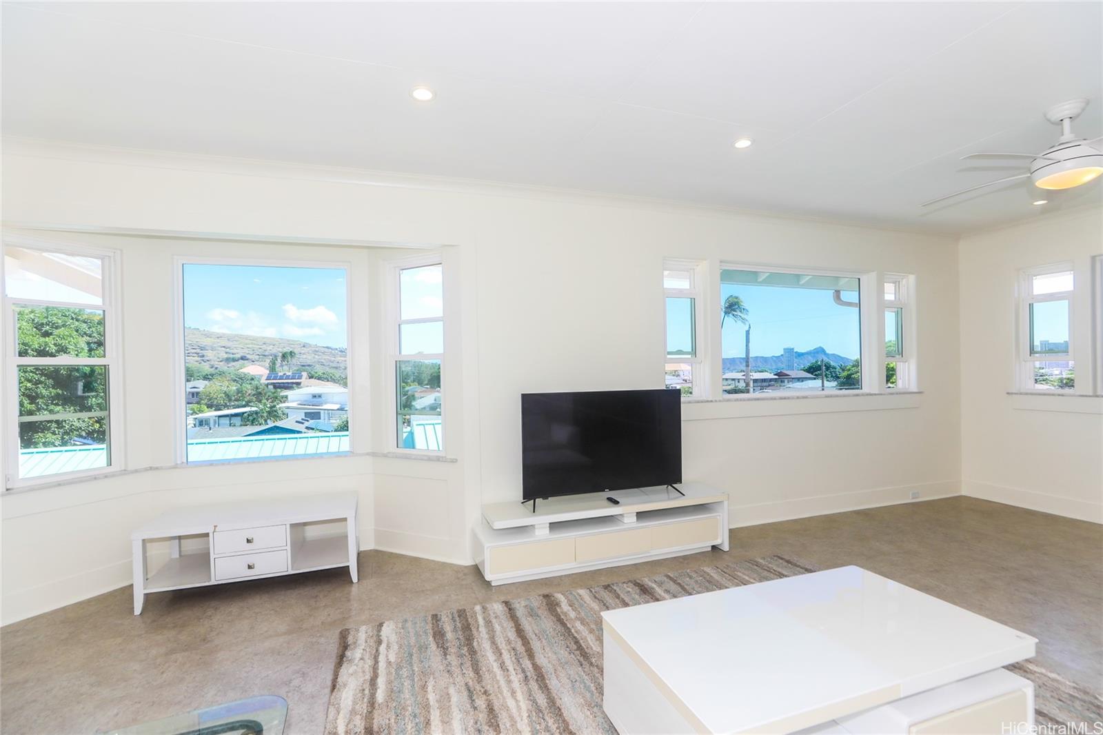 2142  Damon Street Manoa-lower, Honolulu home - photo 2 of 25