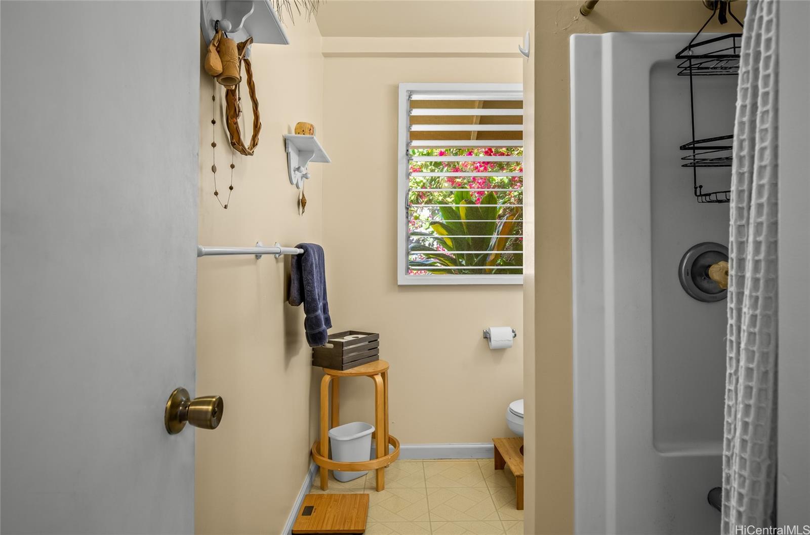 215  Halemaumau Street Niu Valley, Diamond Head home - photo 17 of 20