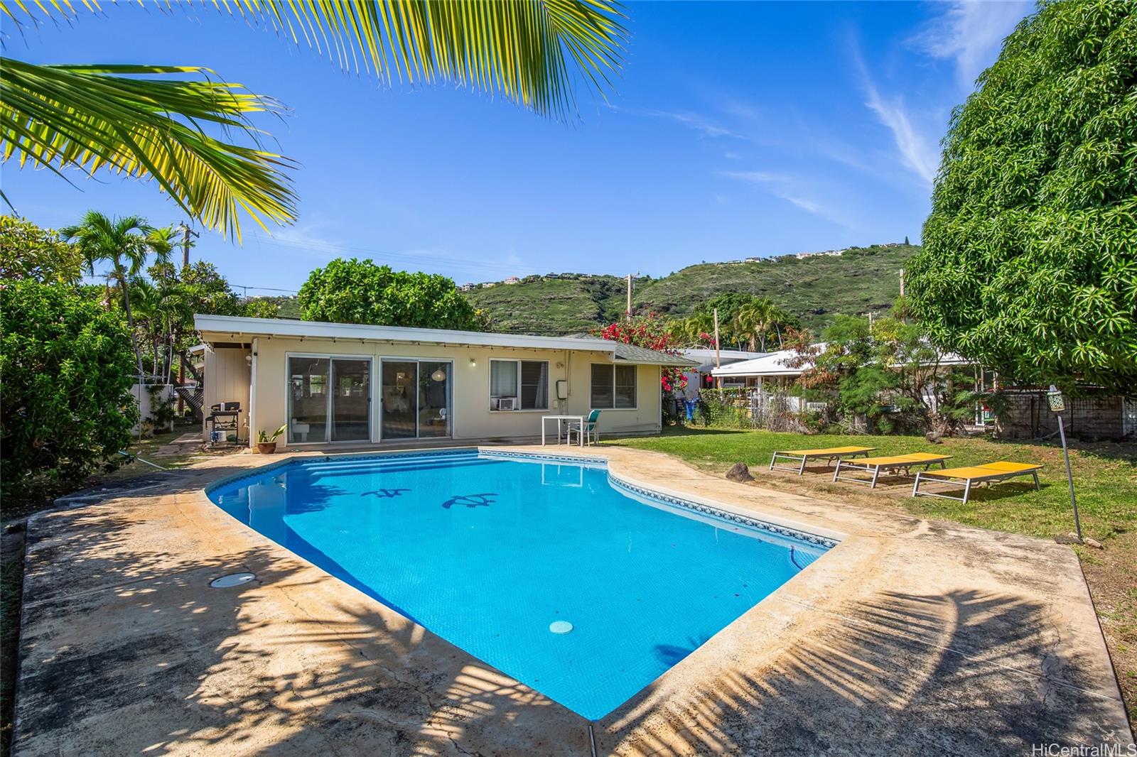 215  Halemaumau Street Niu Valley, Diamond Head home - photo 7 of 20