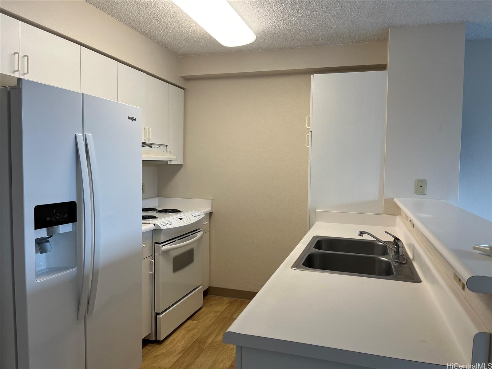 215 N King St Honolulu - Rental - photo 2 of 10