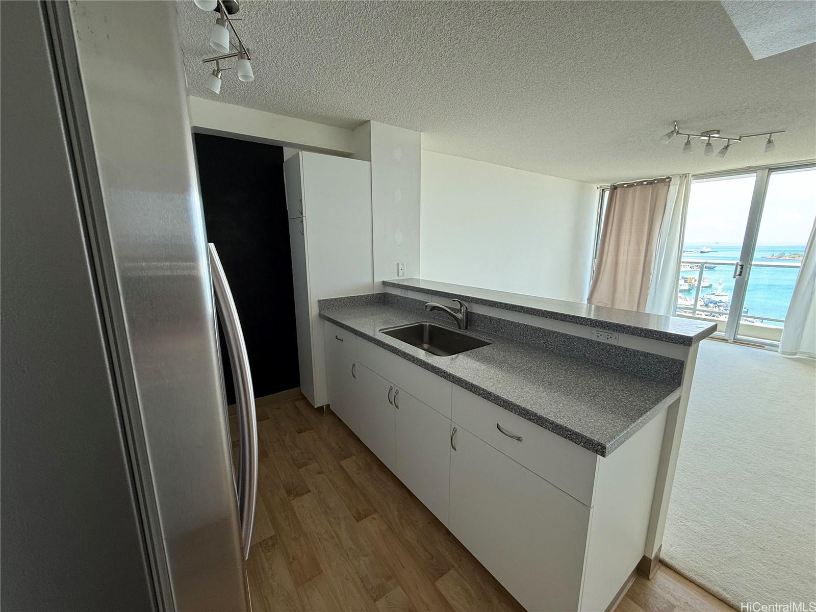 215 North King St condo # 2205, Honolulu, Hawaii - photo 6 of 9