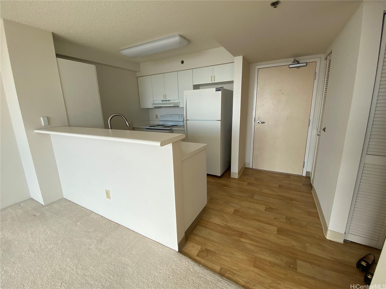 215 King Street Honolulu - Rental - photo 2 of 10