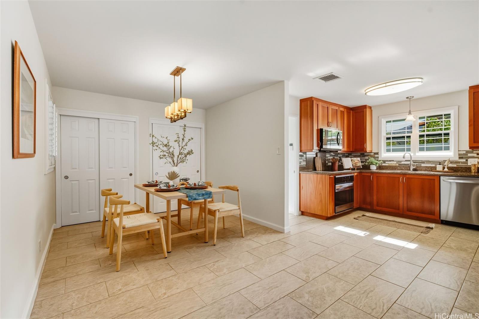 216  Akiohala Street Kaopa, Kailua home - photo 7 of 25