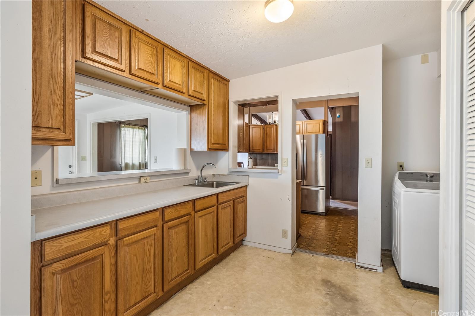 2160  Aamanu Street Pacific Palisades, PearlCity home - photo 6 of 25