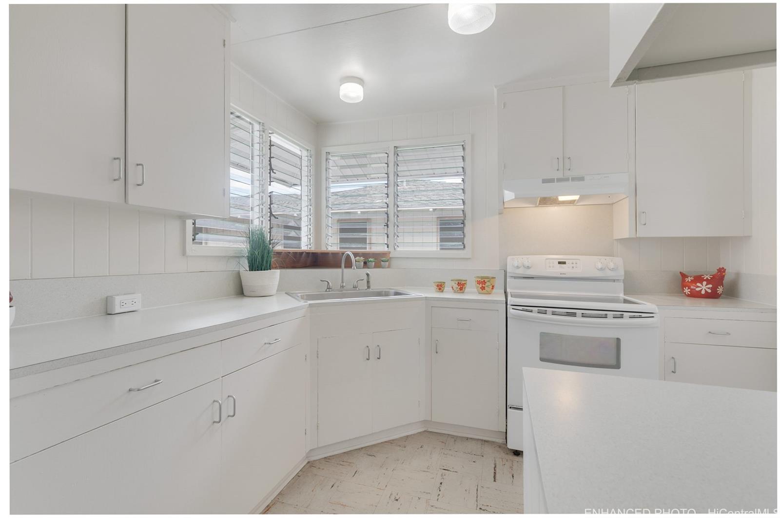 2166  Palolo Ave Palolo, Diamond Head home - photo 2 of 25