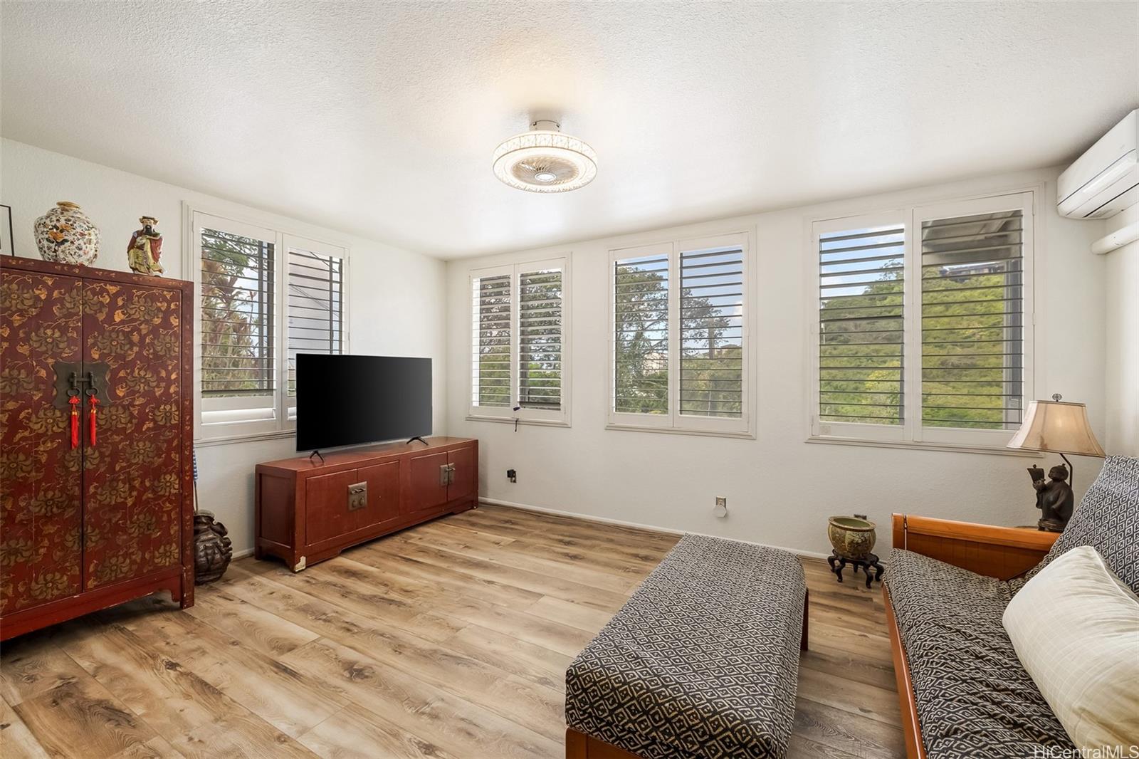 2168  Round Top Dr Makiki Heights, Honolulu home - photo 2 of 23