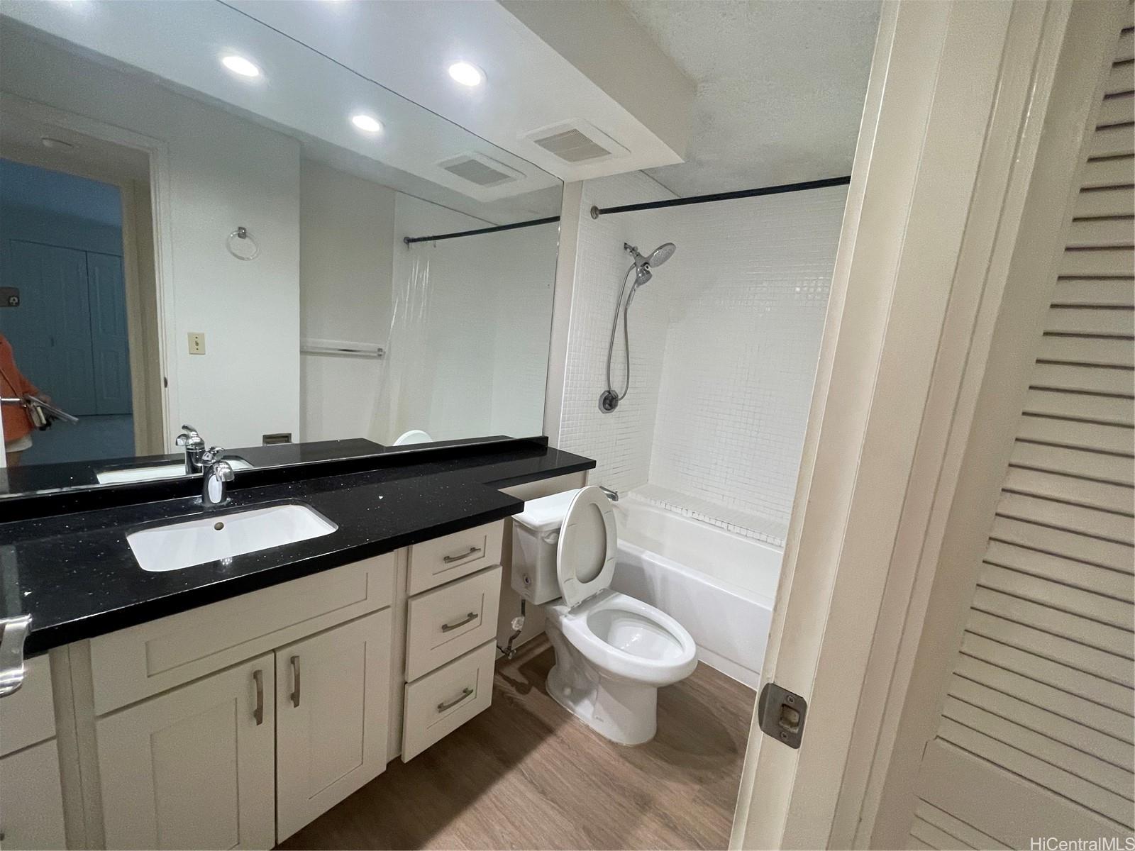 217 Prospect St Honolulu - Rental - photo 5 of 10