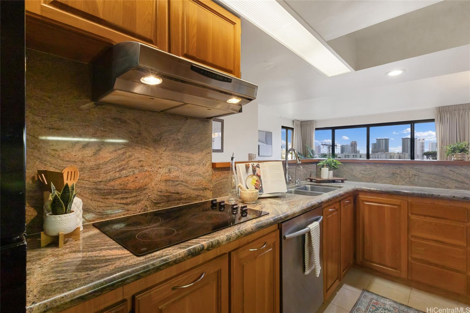 Dowsett Point condo # D11, Honolulu, Hawaii - photo 11 of 24