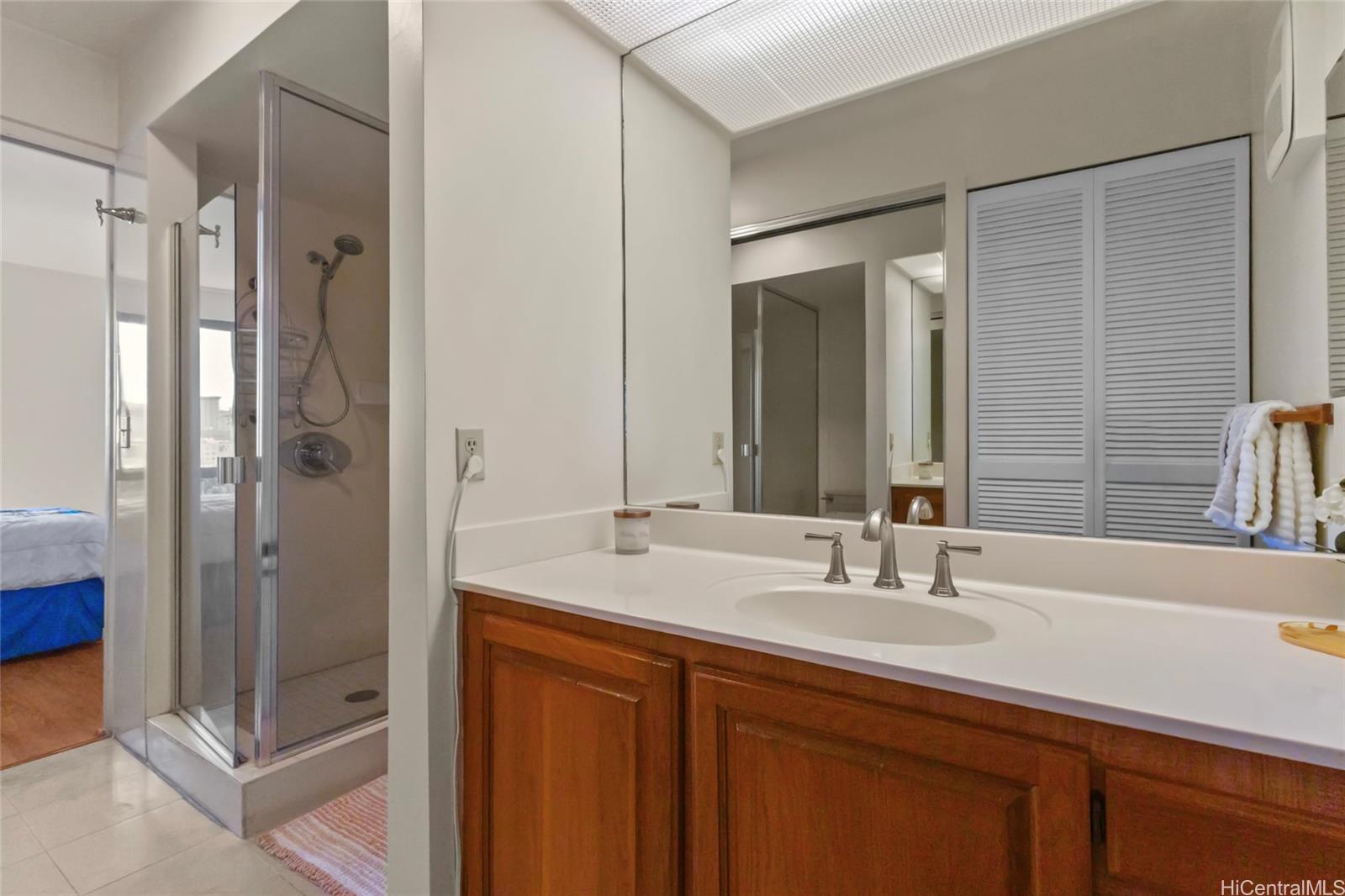 Dowsett Point condo # D11, Honolulu, Hawaii - photo 12 of 25