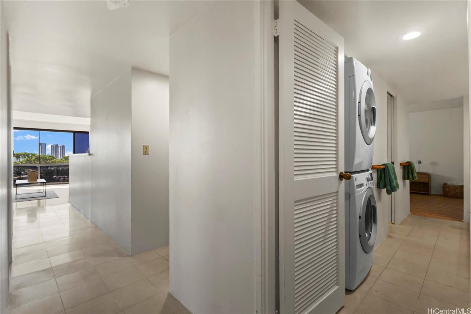 Dowsett Point condo # D11, Honolulu, Hawaii - photo 18 of 25