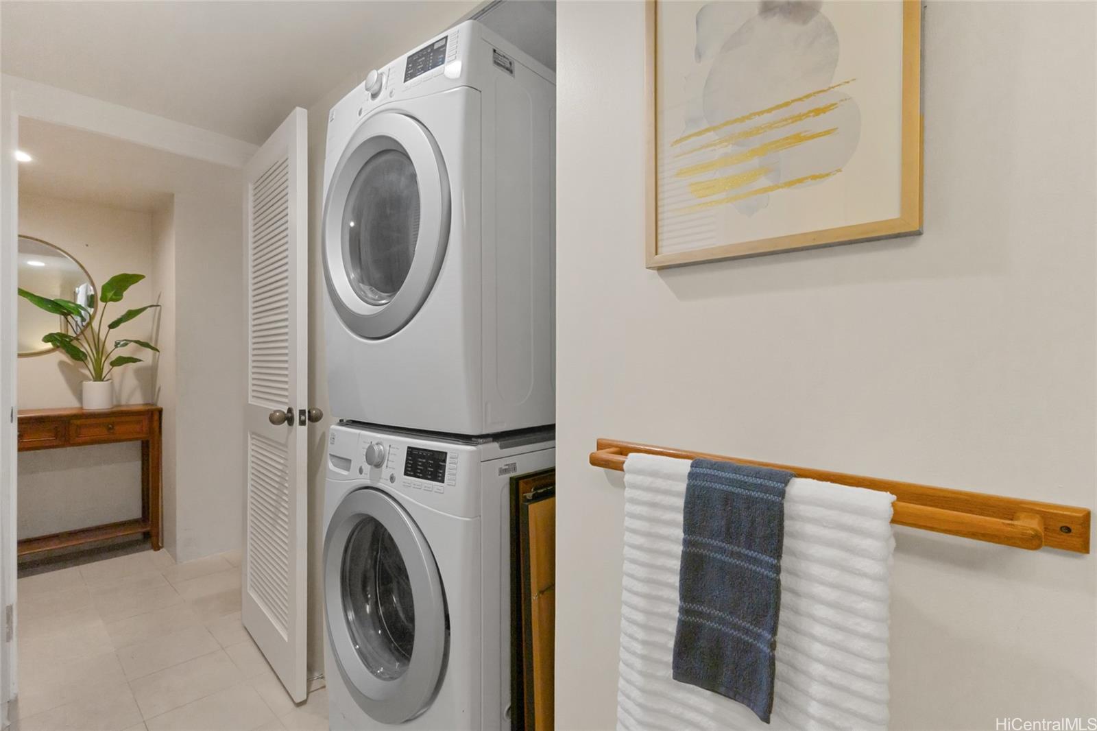 Dowsett Point condo # D11, Honolulu, Hawaii - photo 19 of 24