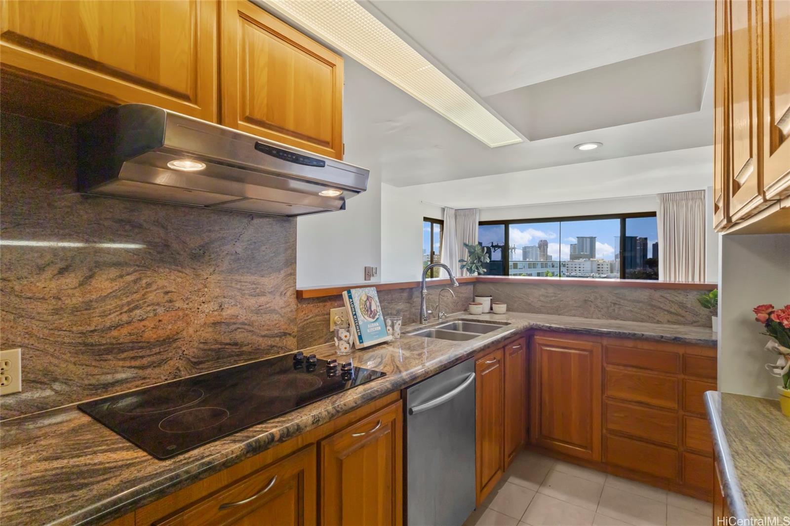 Dowsett Point condo # D11, Honolulu, Hawaii - photo 20 of 25