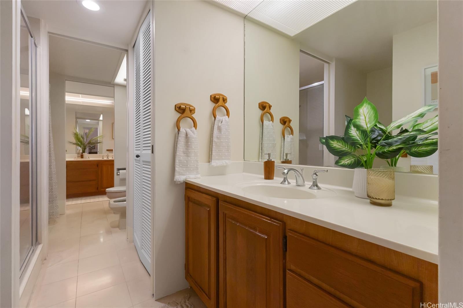 Dowsett Point condo # D11, Honolulu, Hawaii - photo 20 of 24