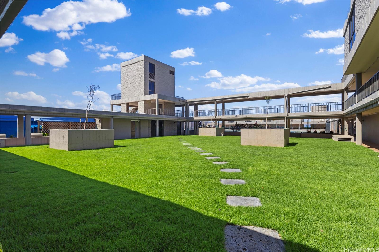 Dowsett Point condo # D11, Honolulu, Hawaii - photo 22 of 24