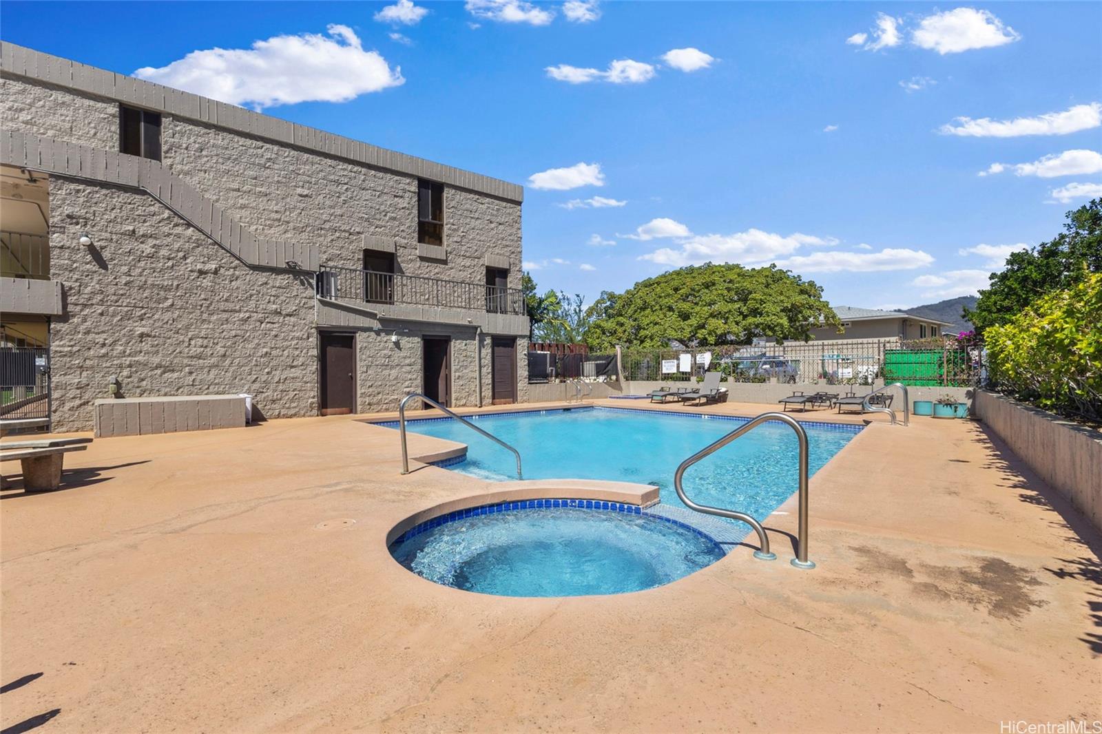 Dowsett Point condo # D11, Honolulu, Hawaii - photo 24 of 24