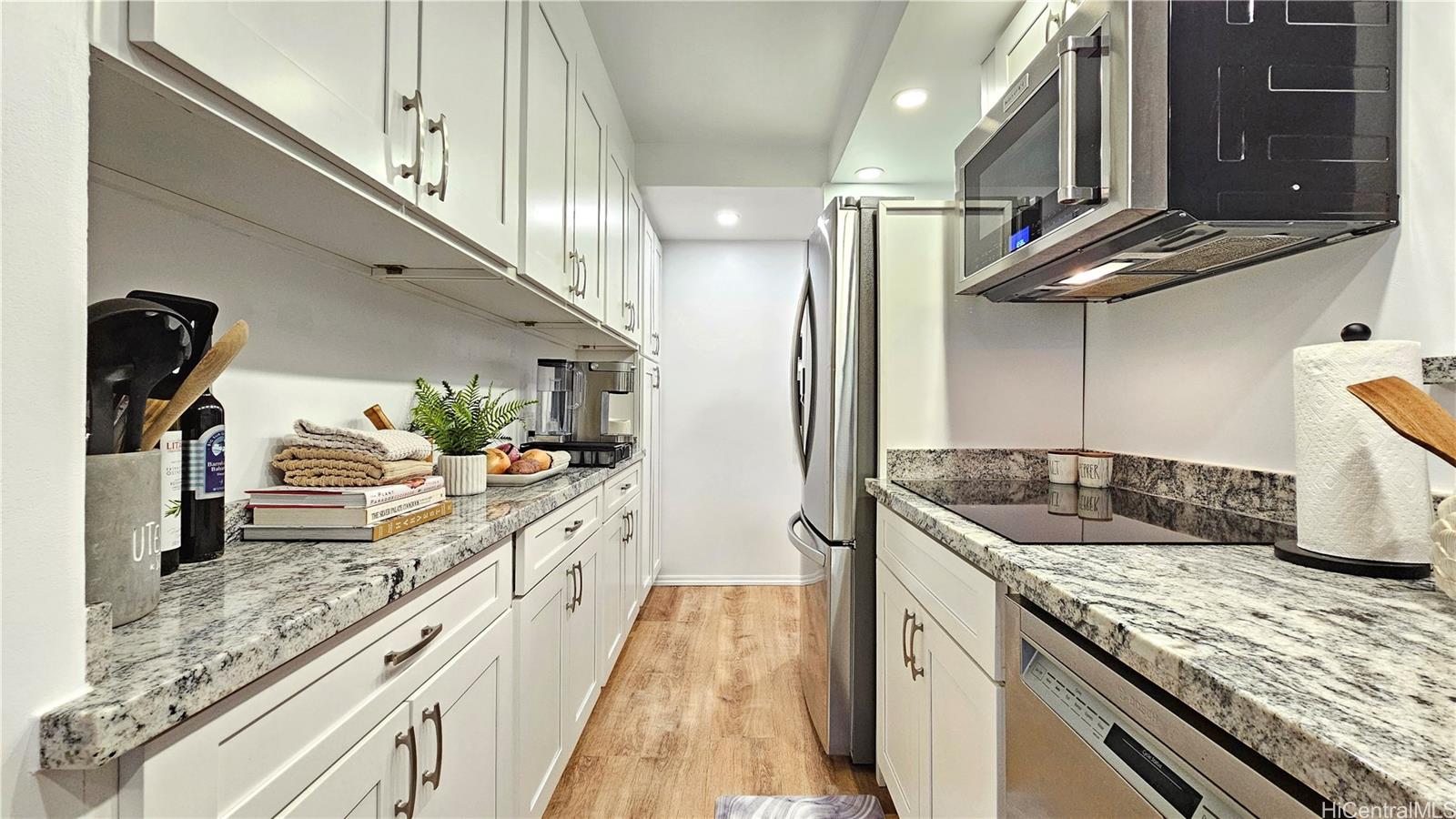 Dowsett Point condo # D16, Honolulu, Hawaii - photo 2 of 25