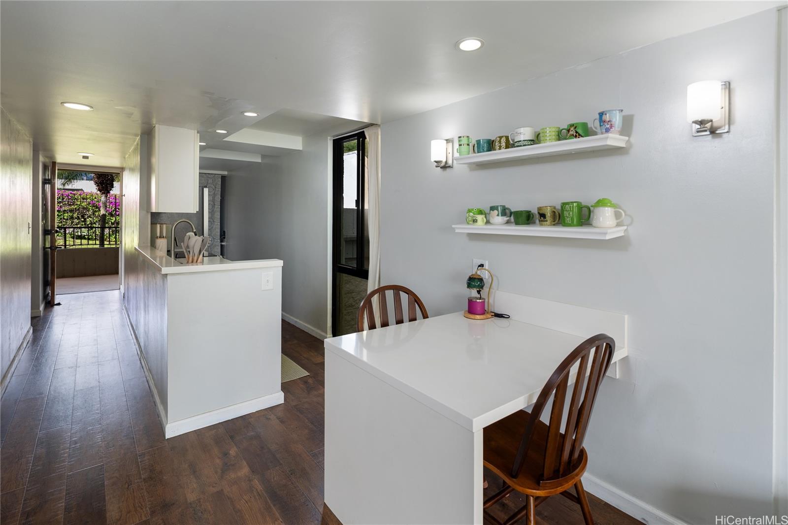 Dowsett Point condo # M1, Honolulu, Hawaii - photo 3 of 12