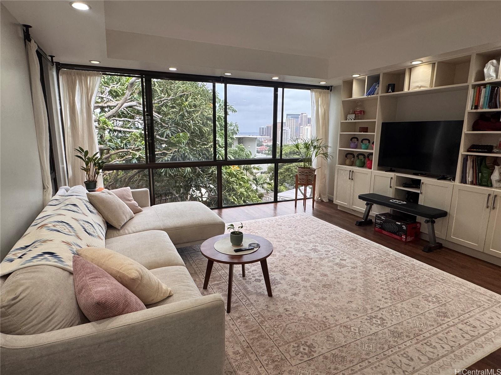 Dowsett Point condo # M1, Honolulu, Hawaii - photo 5 of 12