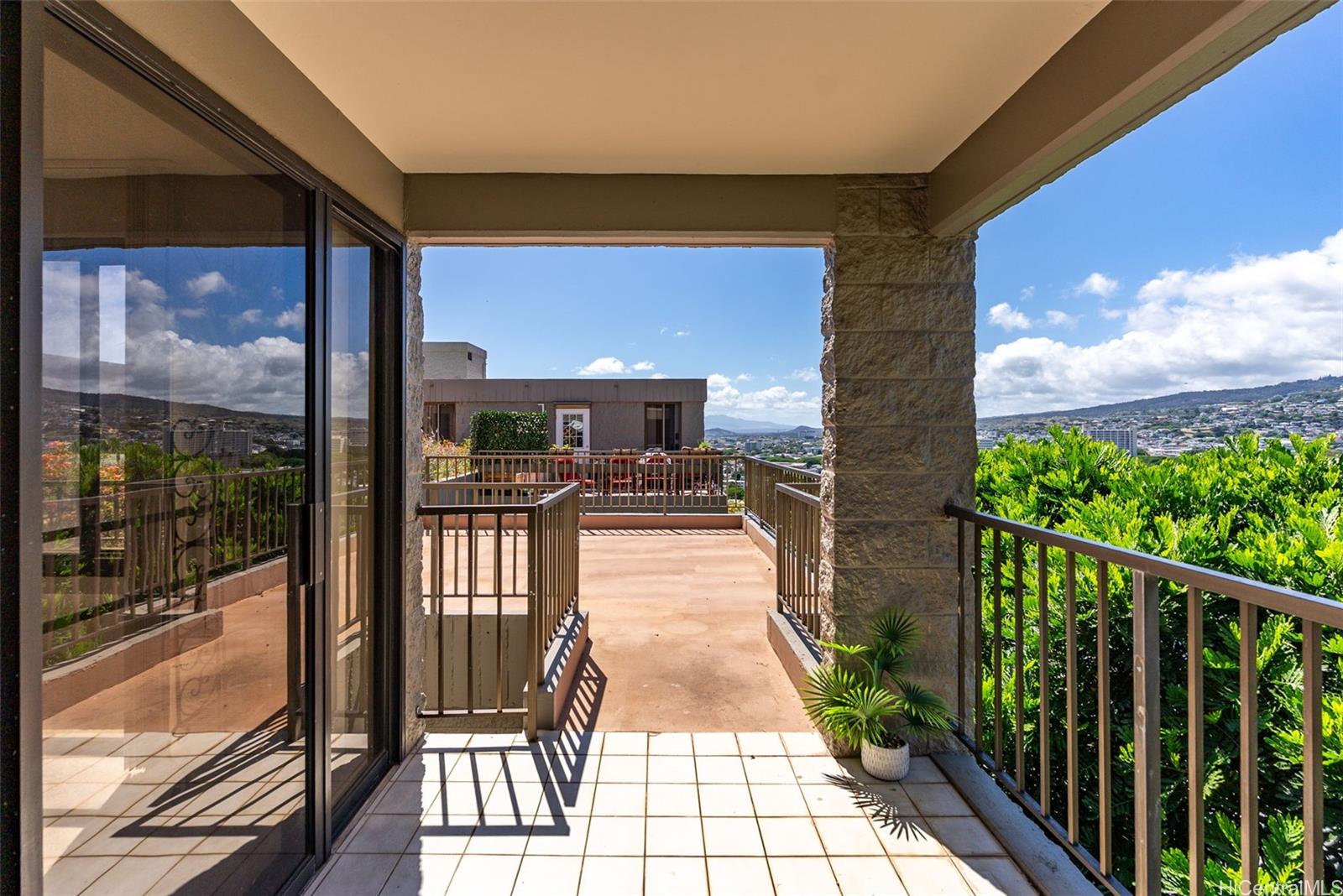 Dowsett Point condo # M10, Honolulu, Hawaii - photo 17 of 25