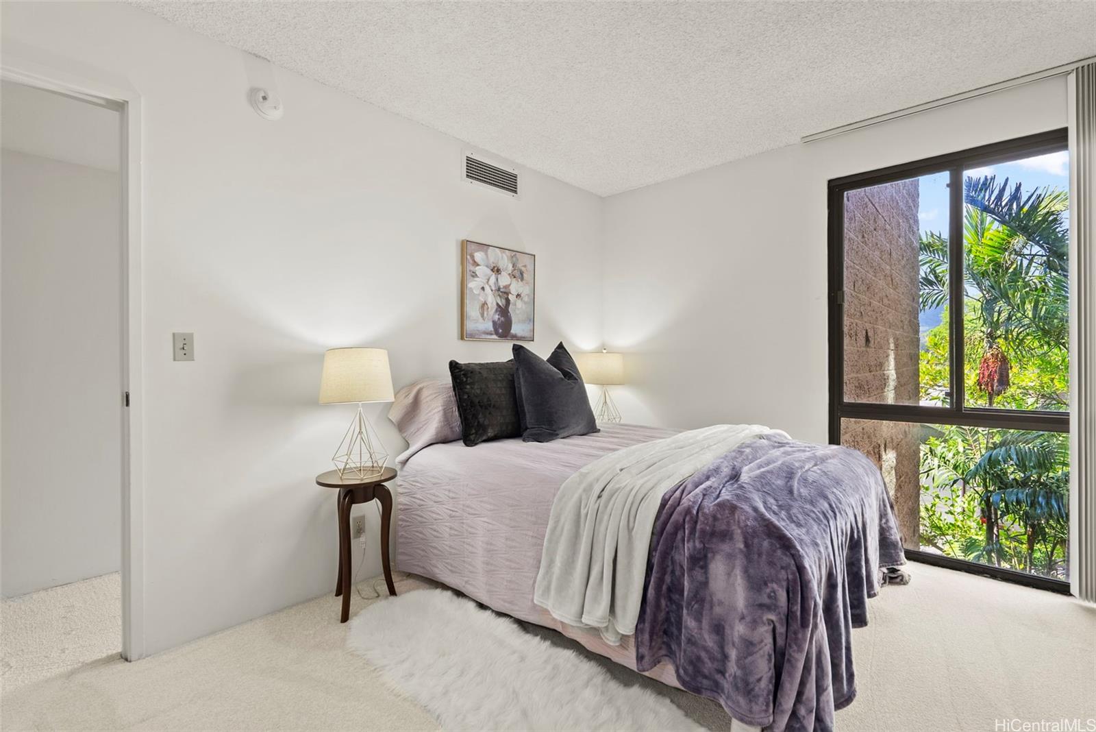 Dowsett Point condo # M10, Honolulu, Hawaii - photo 4 of 25