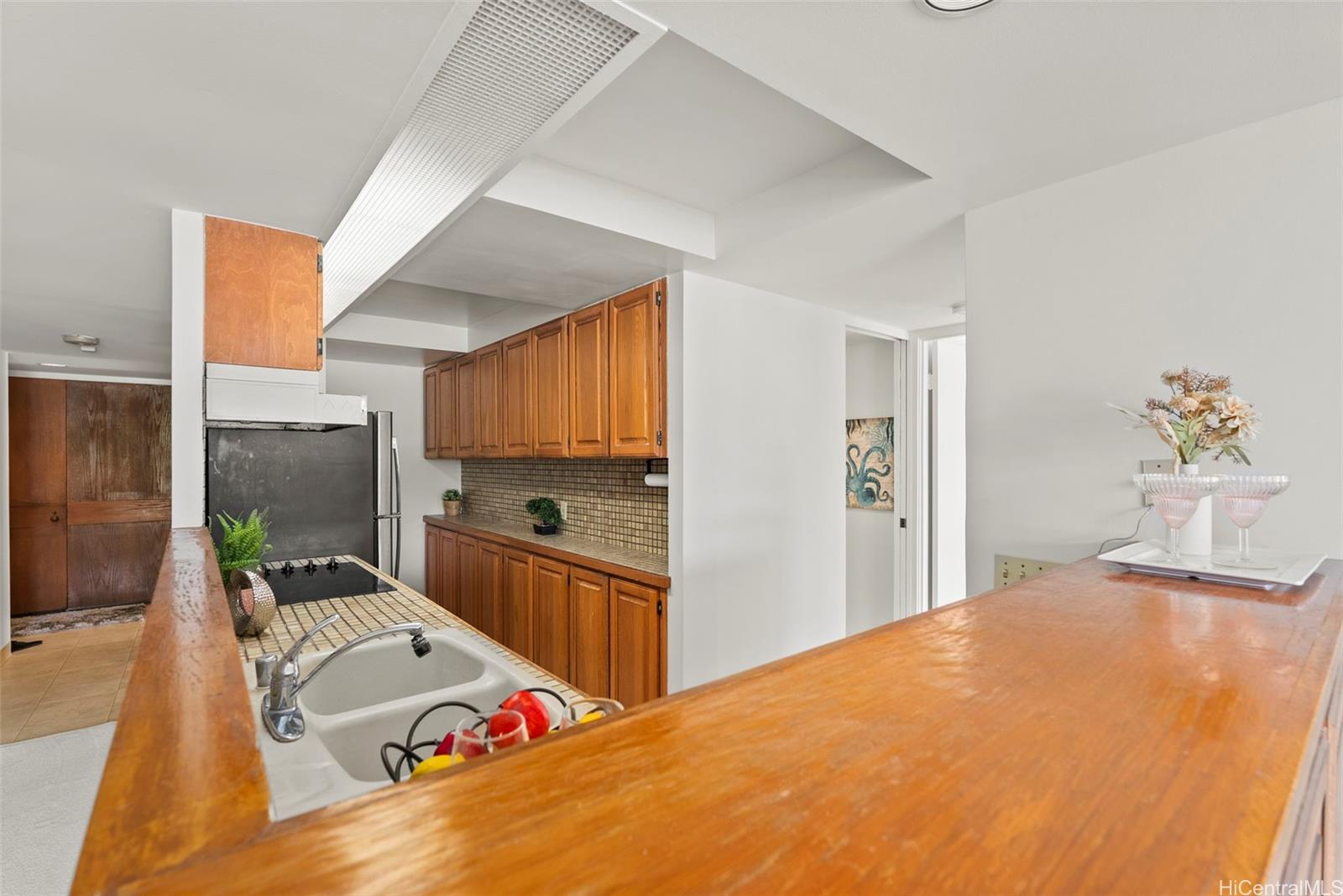 Dowsett Point condo # M10, Honolulu, Hawaii - photo 8 of 25