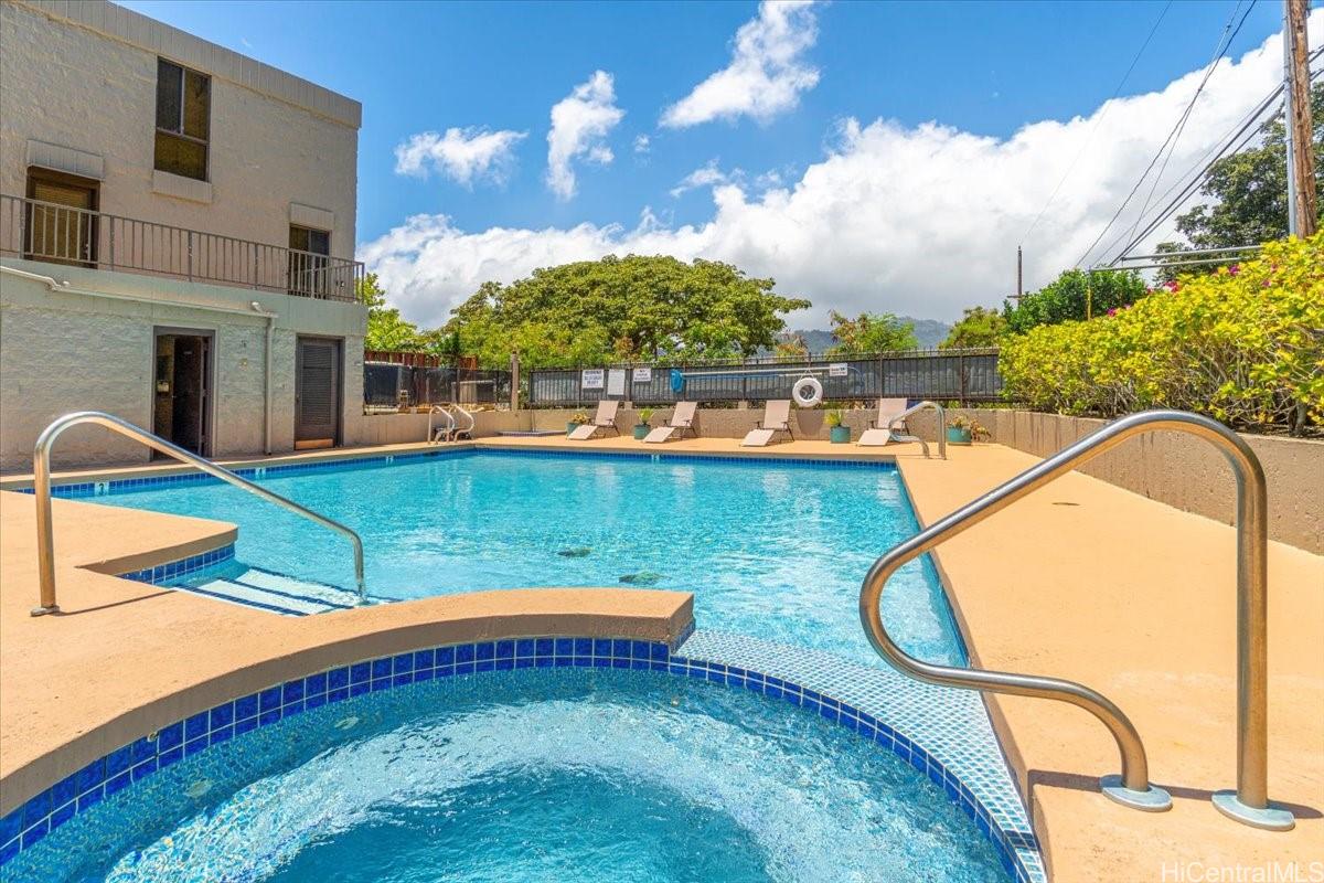 Dowsett Point condo # M12, Honolulu, Hawaii - photo 22 of 25