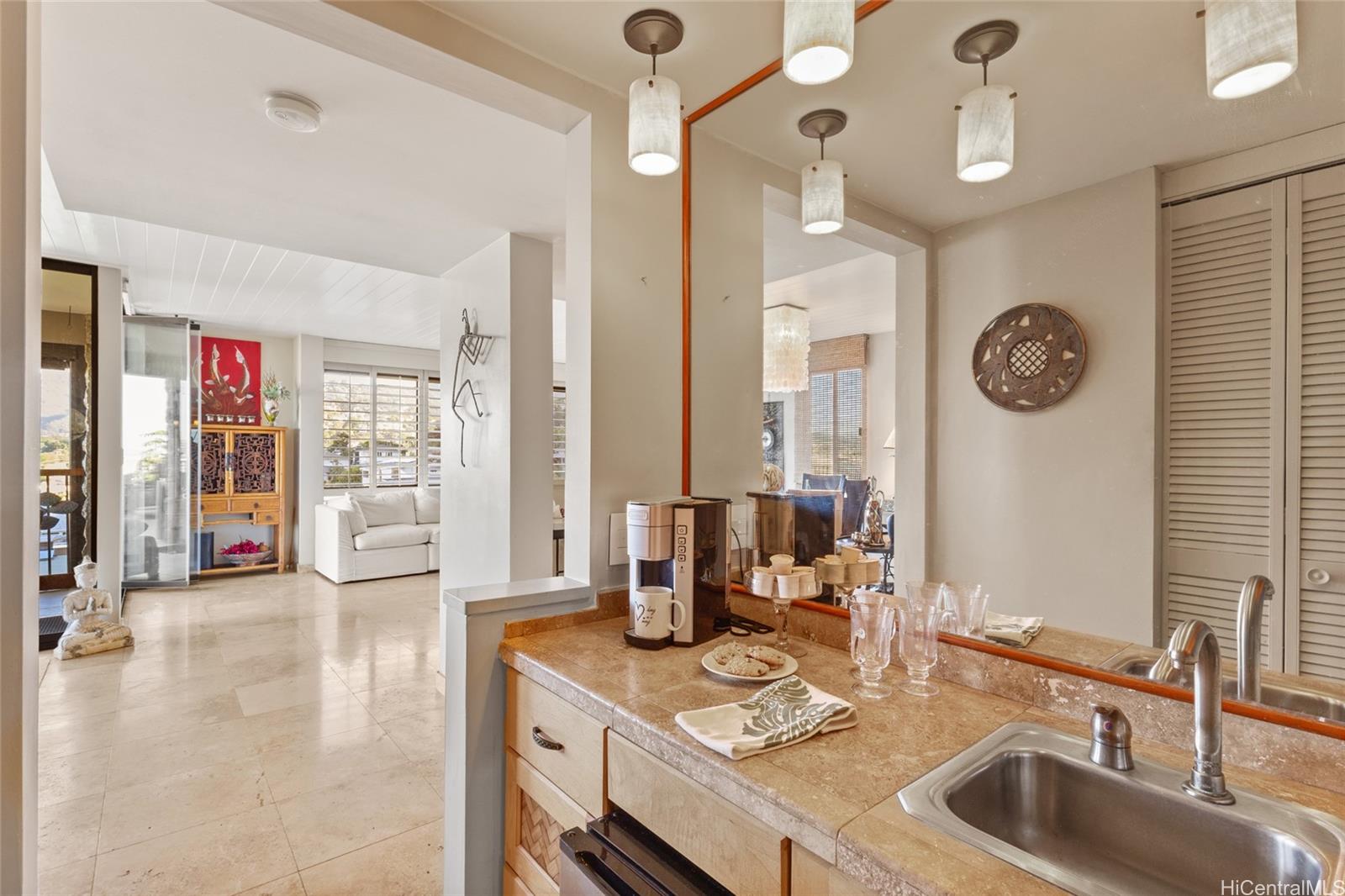 Dowsett Point condo # M8, Honolulu, Hawaii - photo 11 of 20