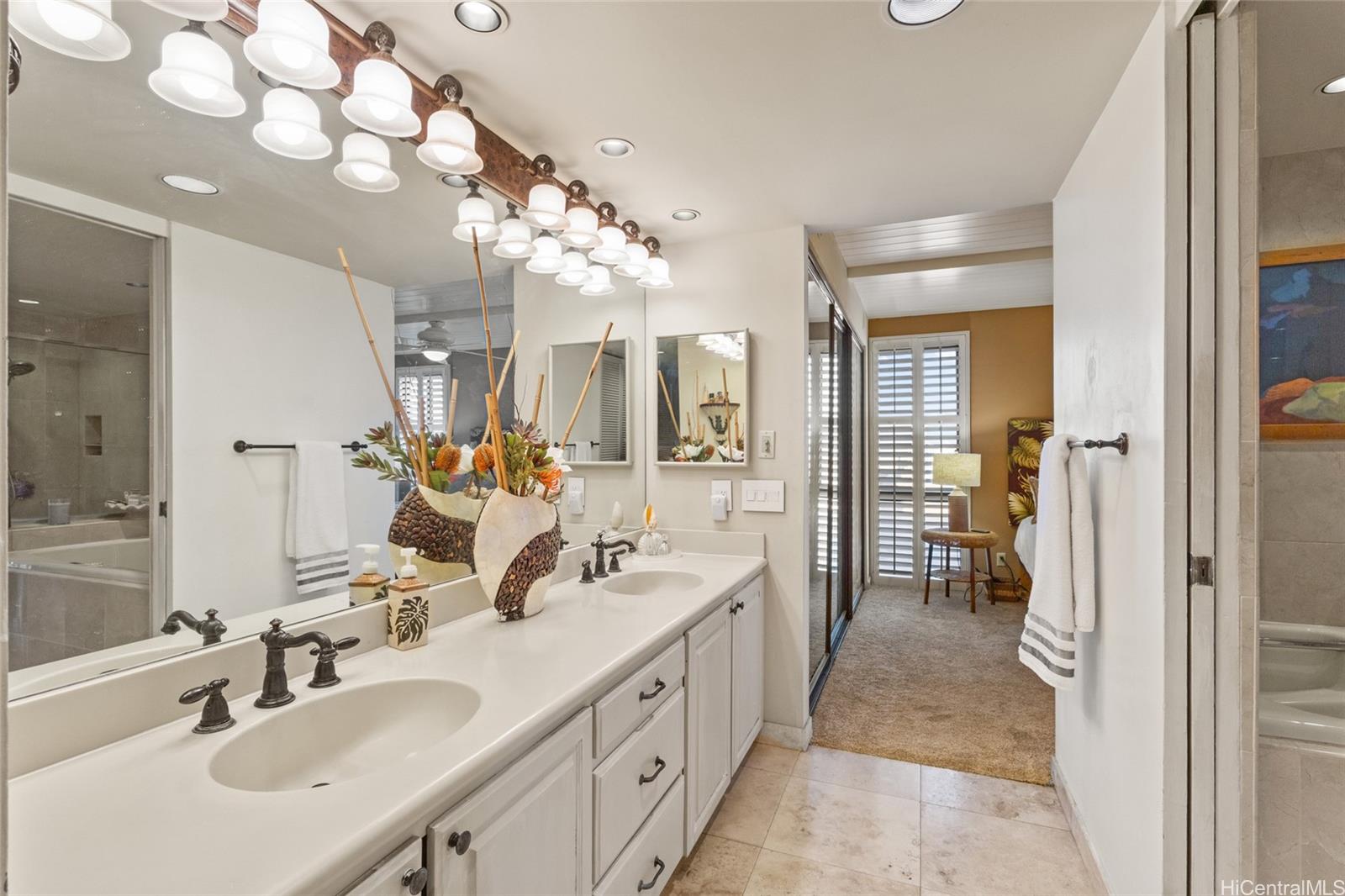 Dowsett Point condo # M8, Honolulu, Hawaii - photo 13 of 20