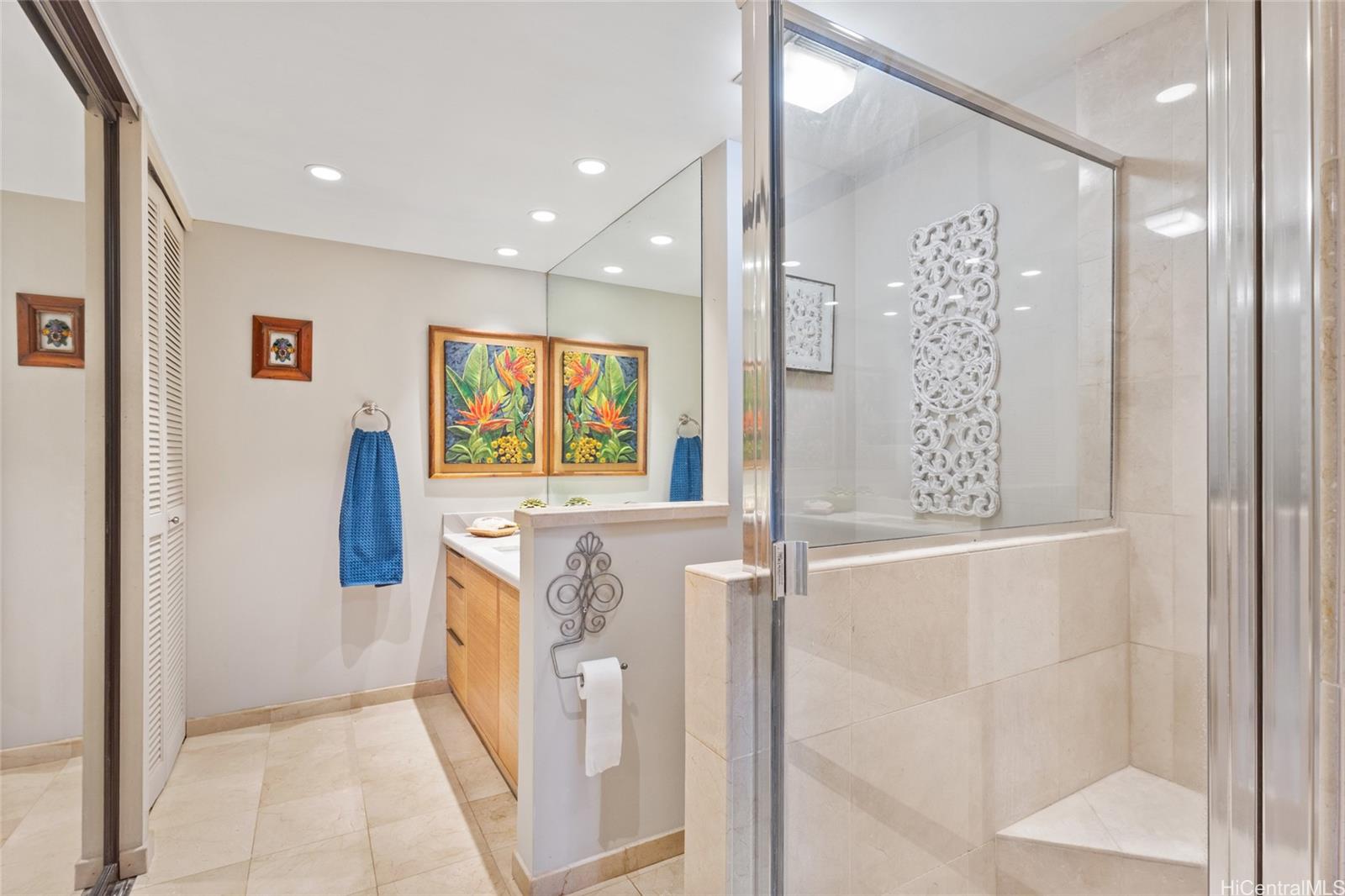 Dowsett Point condo # M8, Honolulu, Hawaii - photo 16 of 20