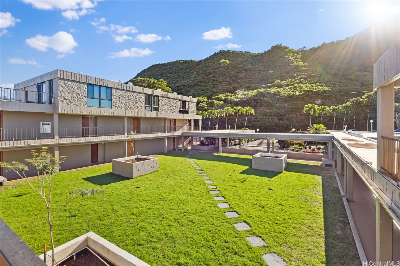 Dowsett Point condo # M8, Honolulu, Hawaii - photo 17 of 20