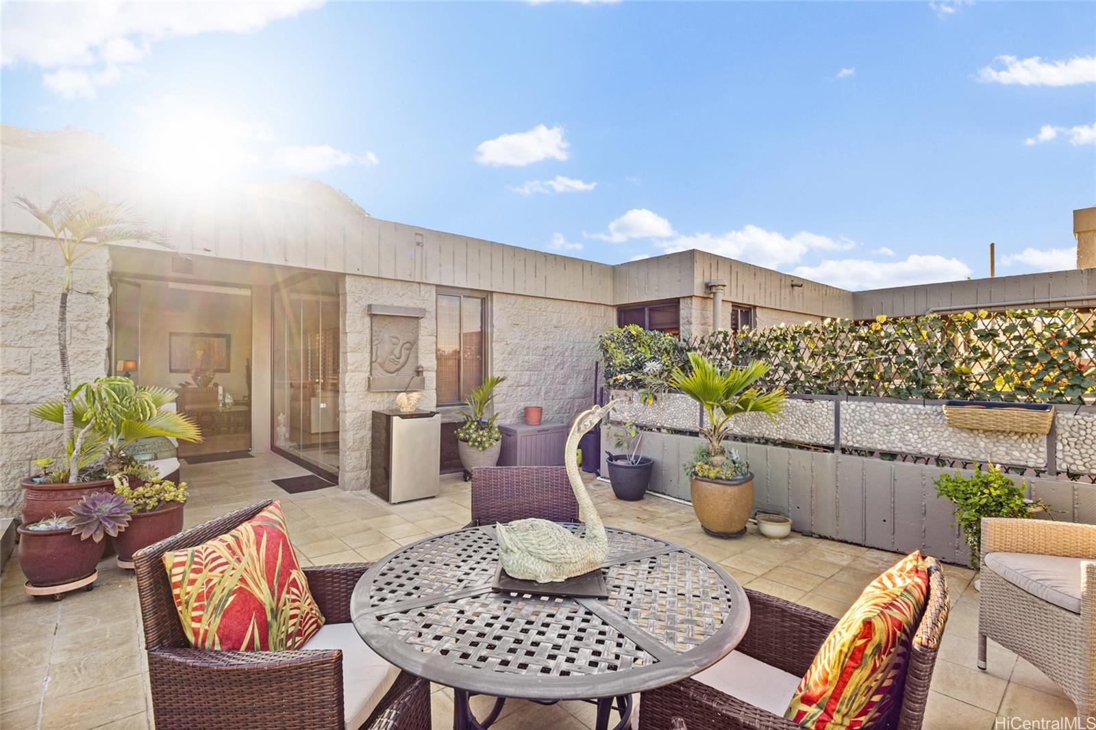 Dowsett Point condo # M8, Honolulu, Hawaii - photo 4 of 20