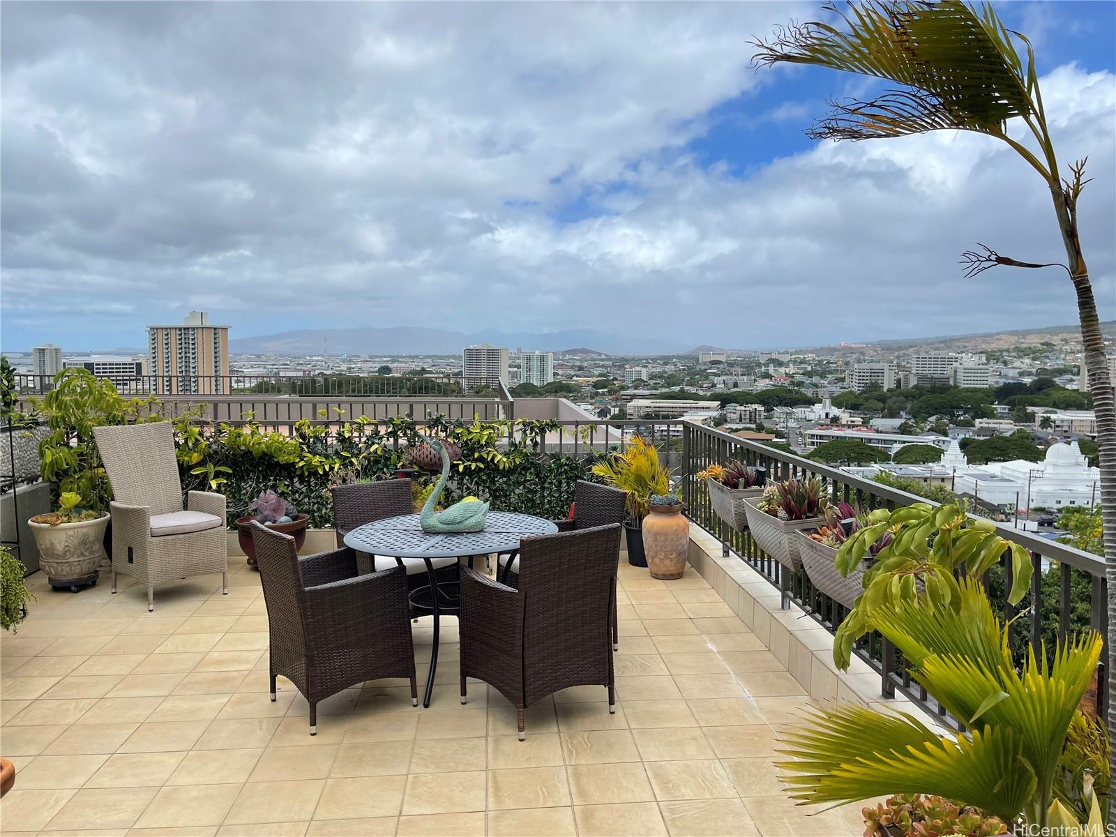 Dowsett Point condo # M8, Honolulu, Hawaii - photo 6 of 20
